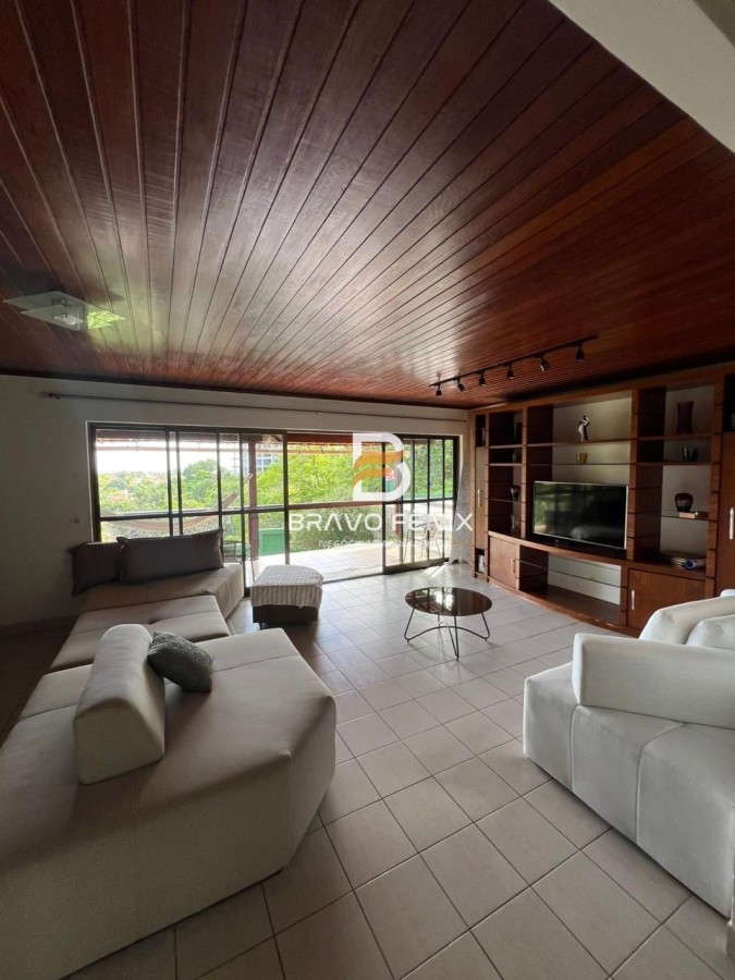 Casa, 4 quartos, 1030 m² - Foto 1